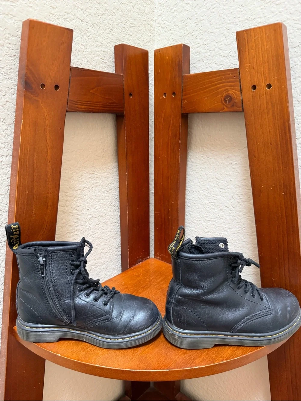 🔹Dr. Martens 1460 Junior/Youth Lace-Up Boots with an added inner side zipper